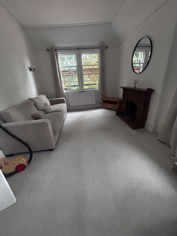 Flat Egerton Road in Elmbridge