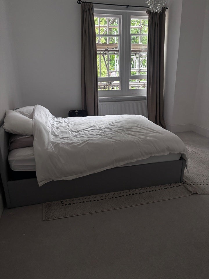 Flat Egerton Road in Elmbridge