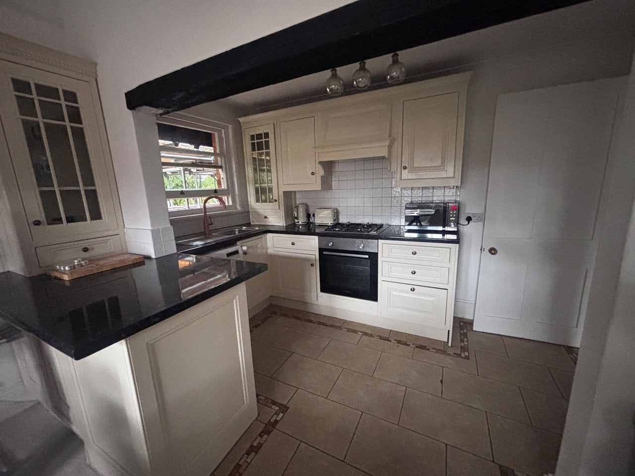 Flat Egerton Road in Elmbridge