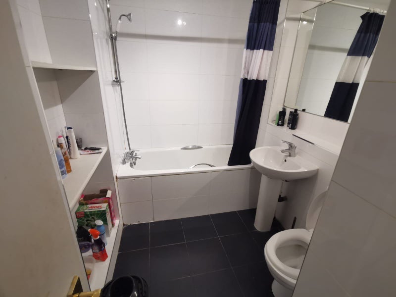 Room Harrow Road in City of Westminster