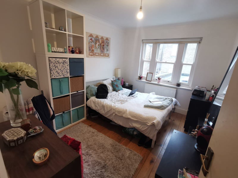 Room Harrow Road in City of Westminster