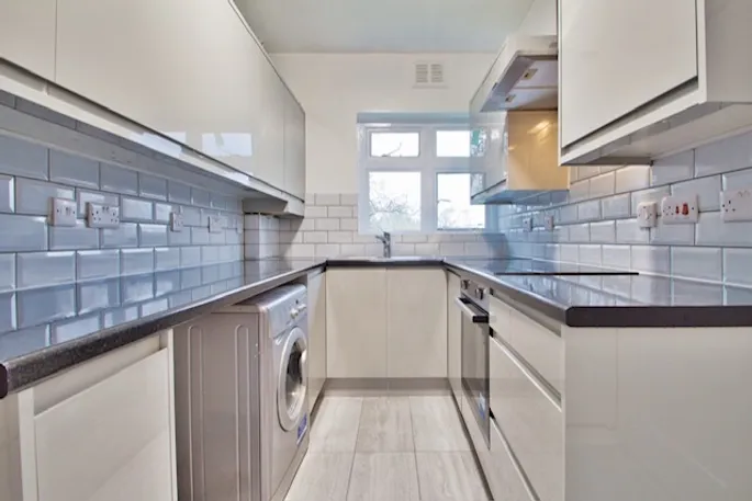 Flat Elm Park Court in Greater London
