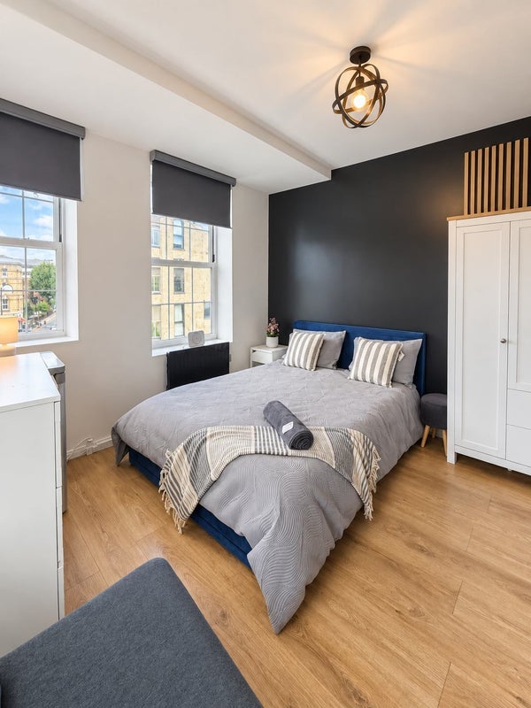 Room Wentworth Street in Greater London