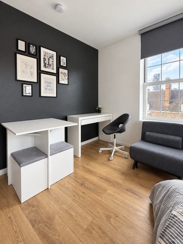 Room Wentworth Street in Greater London
