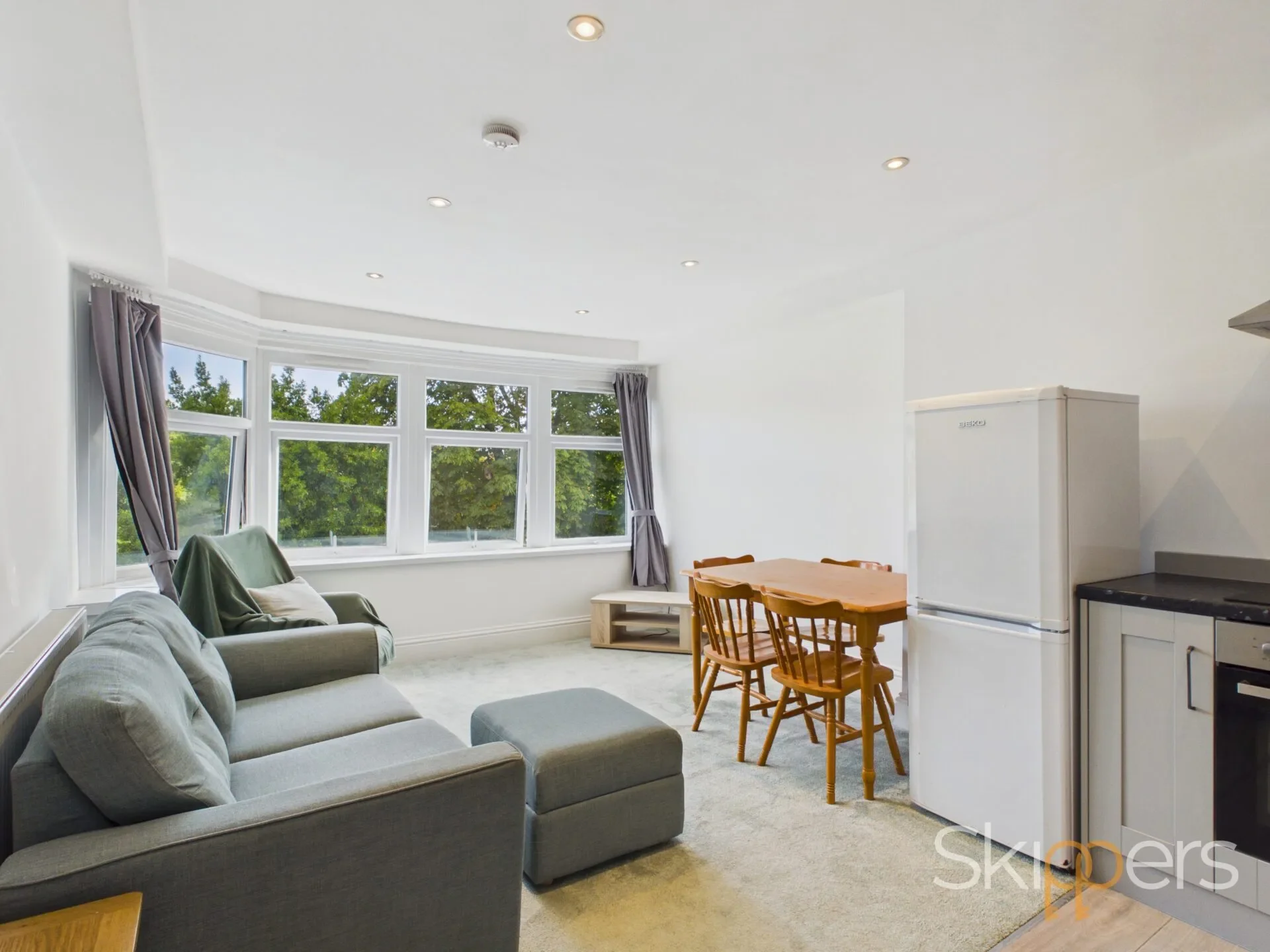 Flat Kingsnorth Gardens in Folkestone and Hythe District