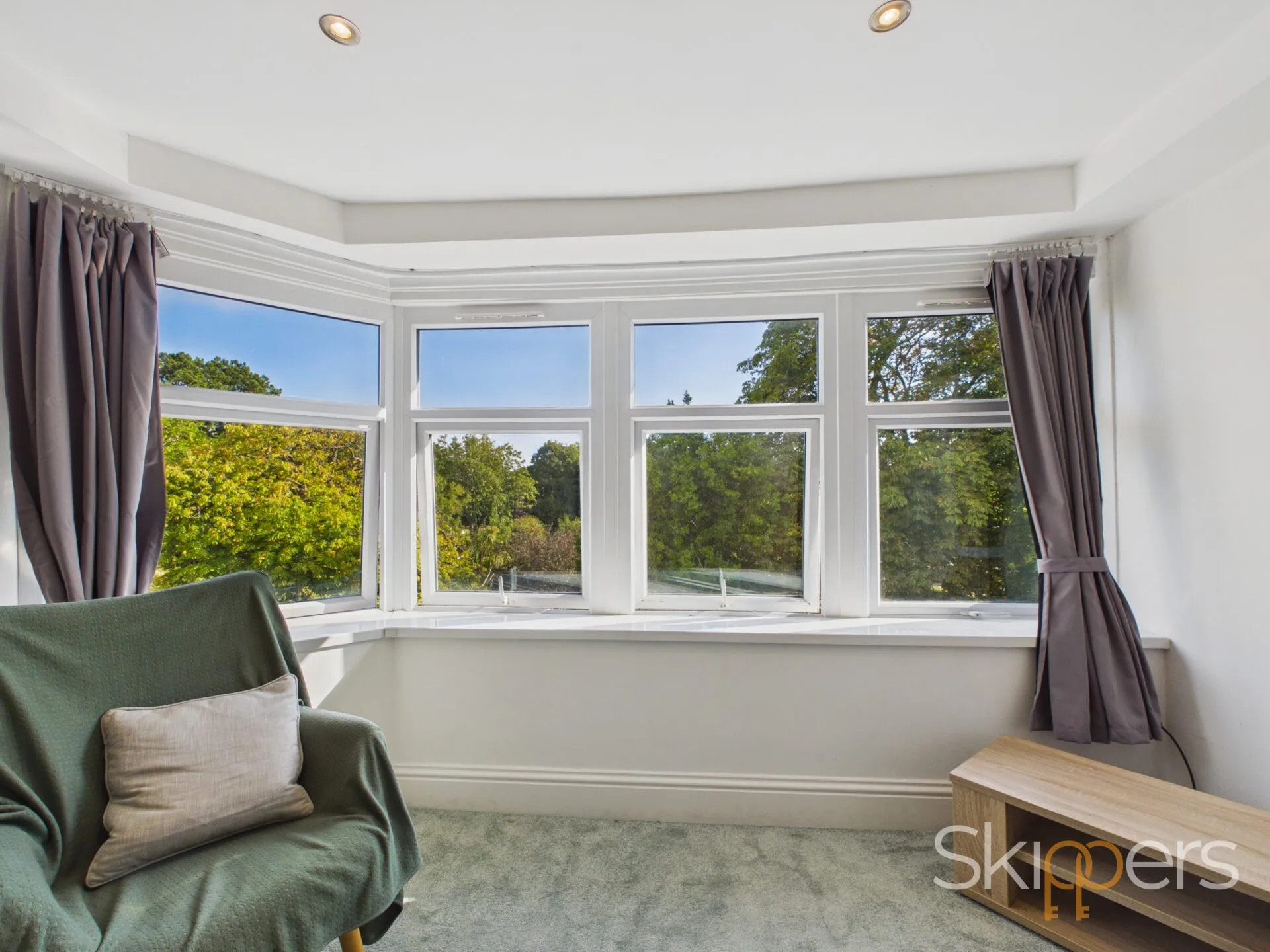Flat Kingsnorth Gardens in Folkestone and Hythe District