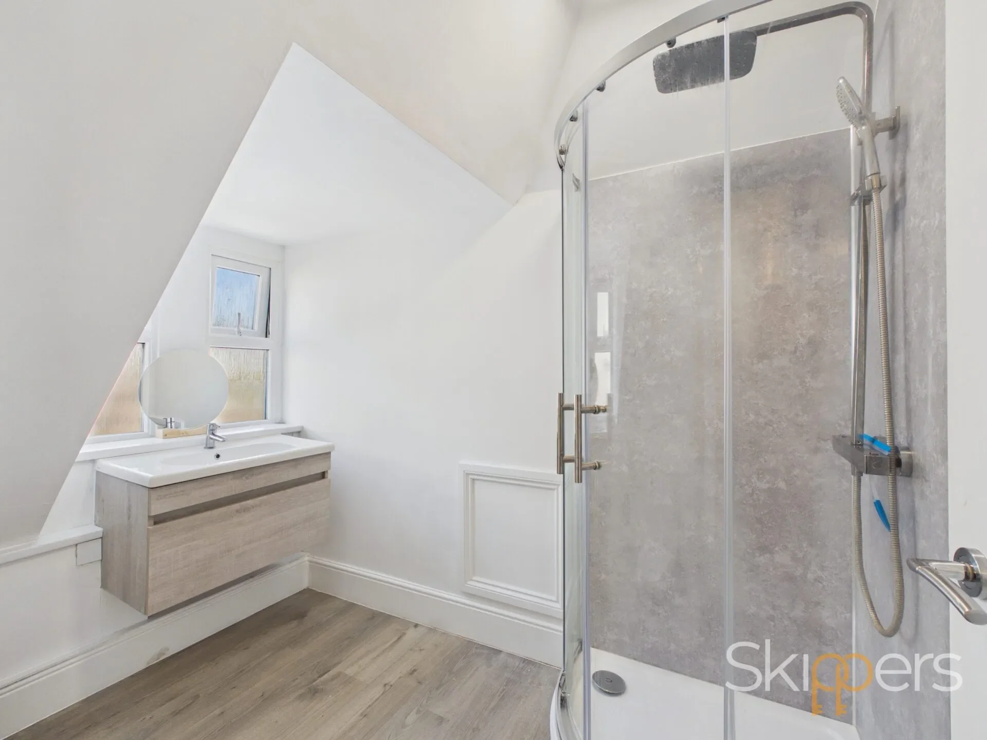 Flat Kingsnorth Gardens in Folkestone and Hythe District