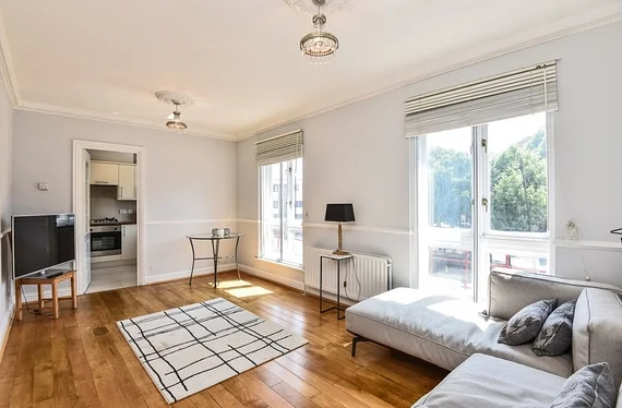 Flat Grange Road in Greater London