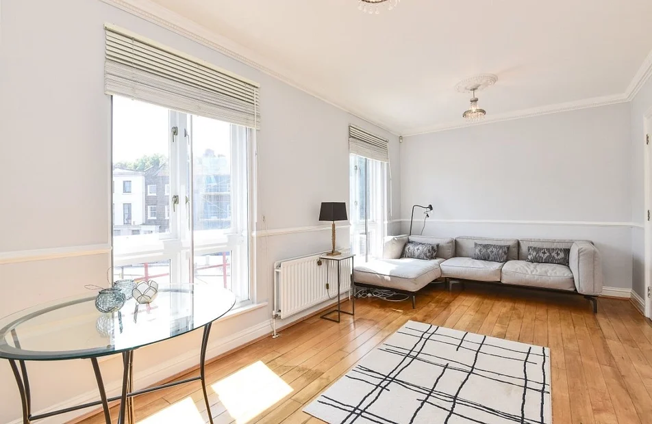 Flat Grange Road in Greater London