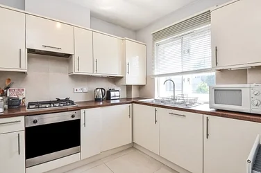 Flat Grange Road in Greater London