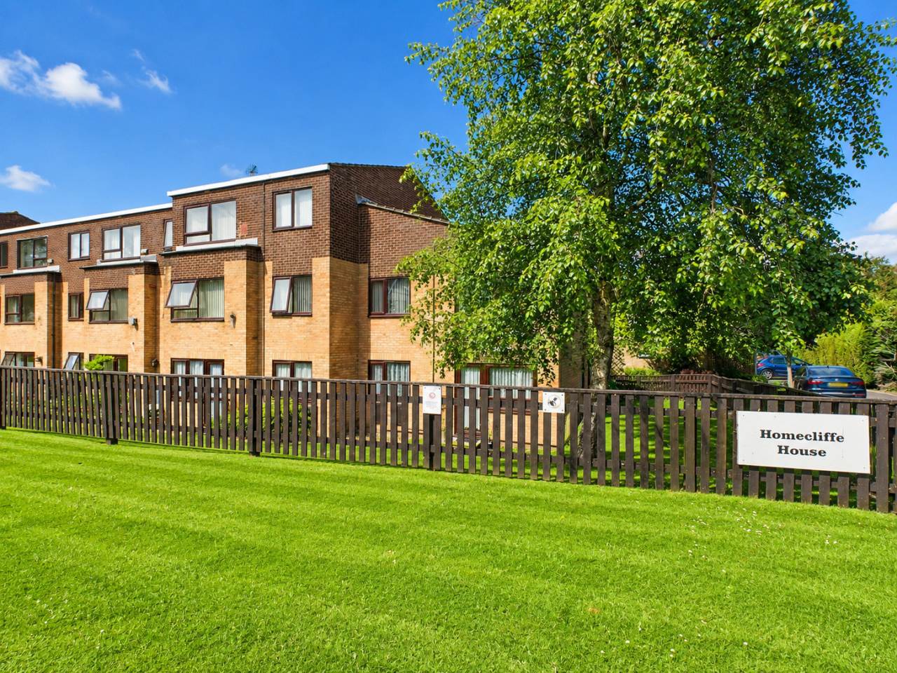 Flat Lymington Road in Highcliffe-on-Sea