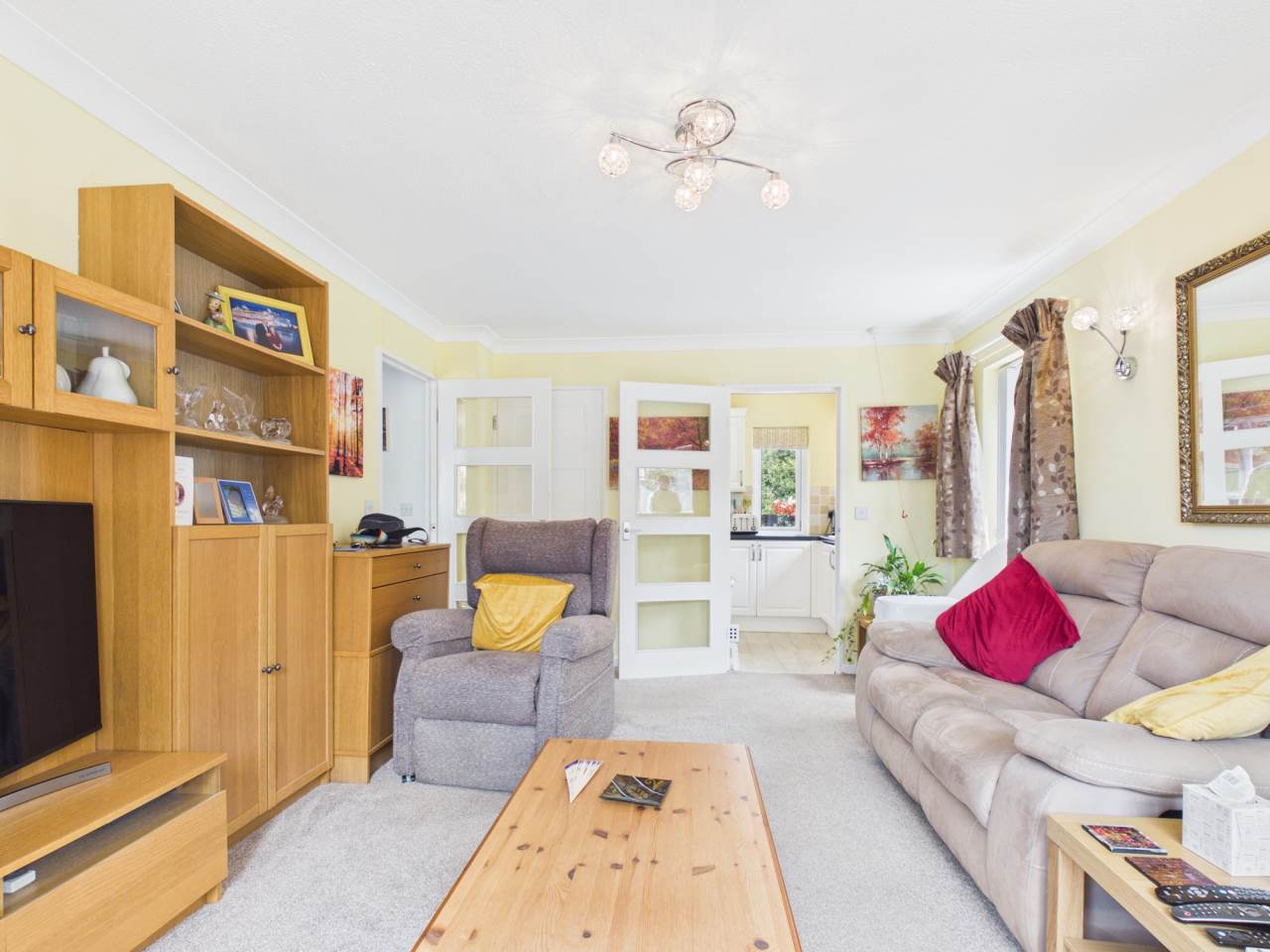 Flat Lymington Road in Highcliffe-on-Sea