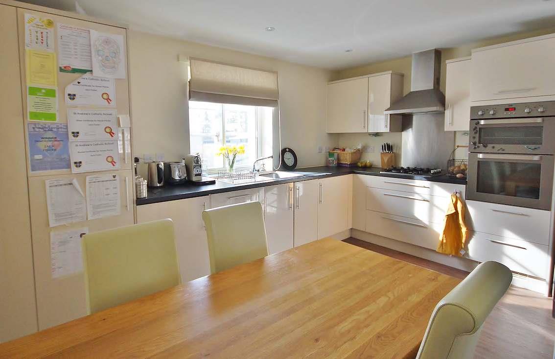 Flat Oakshade Road in Elmbridge