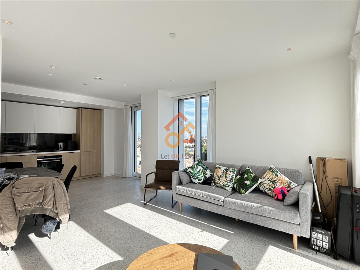 Flat Cendal Crescent in Greater London