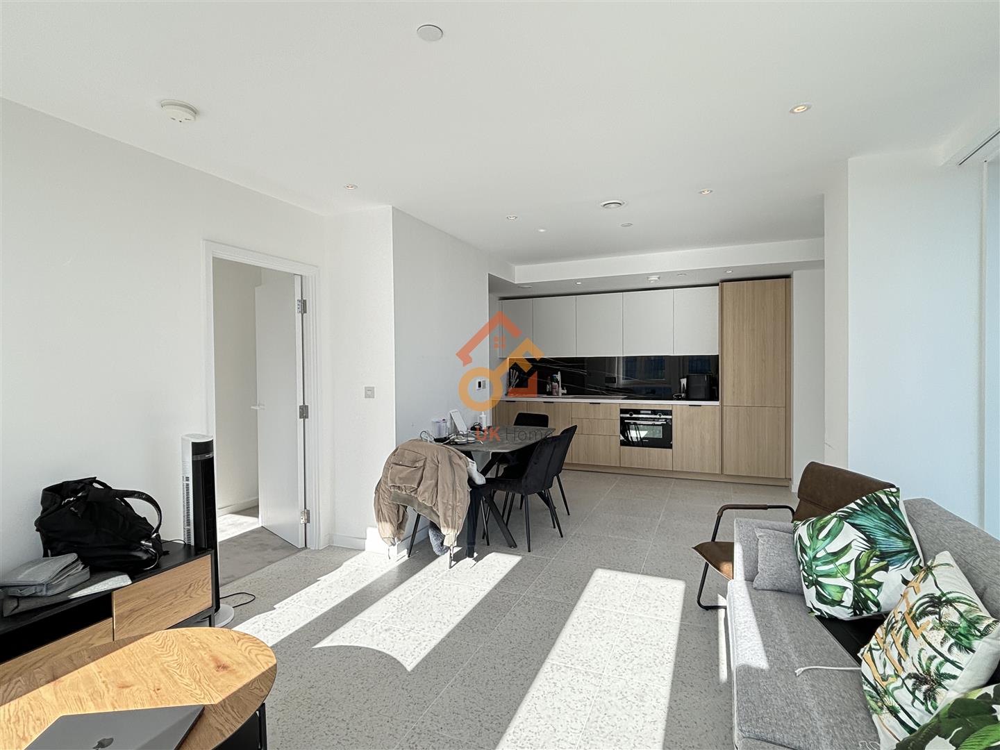 Flat Cendal Crescent in Greater London