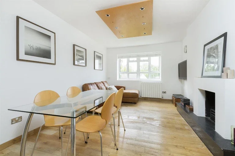 Flat Glazebrook Close in Greater London