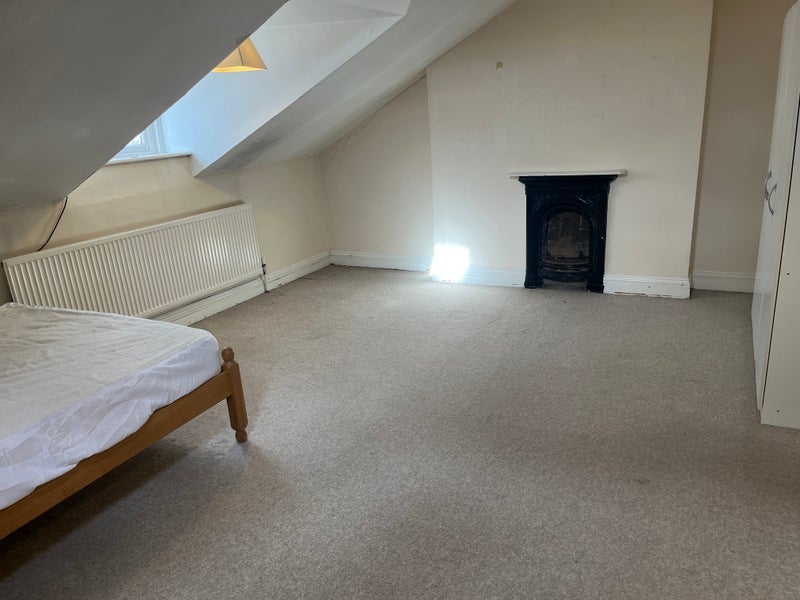 Flat Abbotsford Road in Bristol