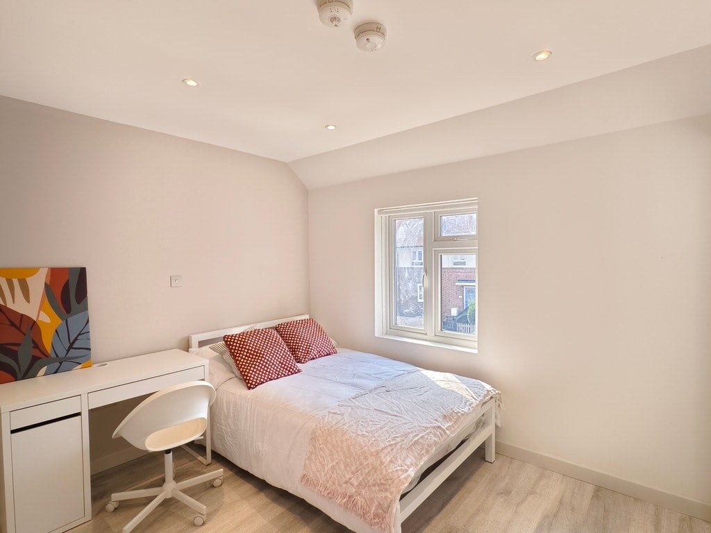 Flat Bisson Road in Greater London