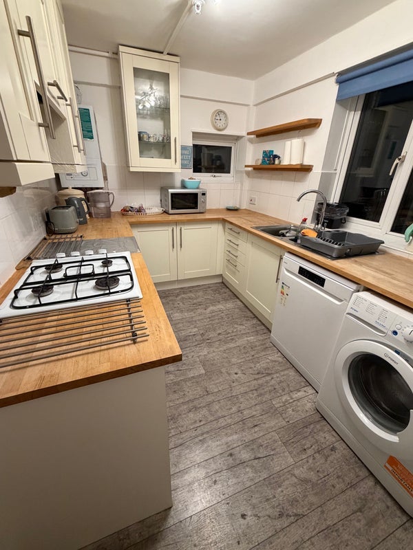 Room Mansfield Heights in Greater London