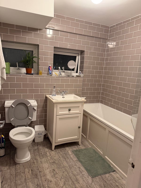Room Mansfield Heights in Greater London