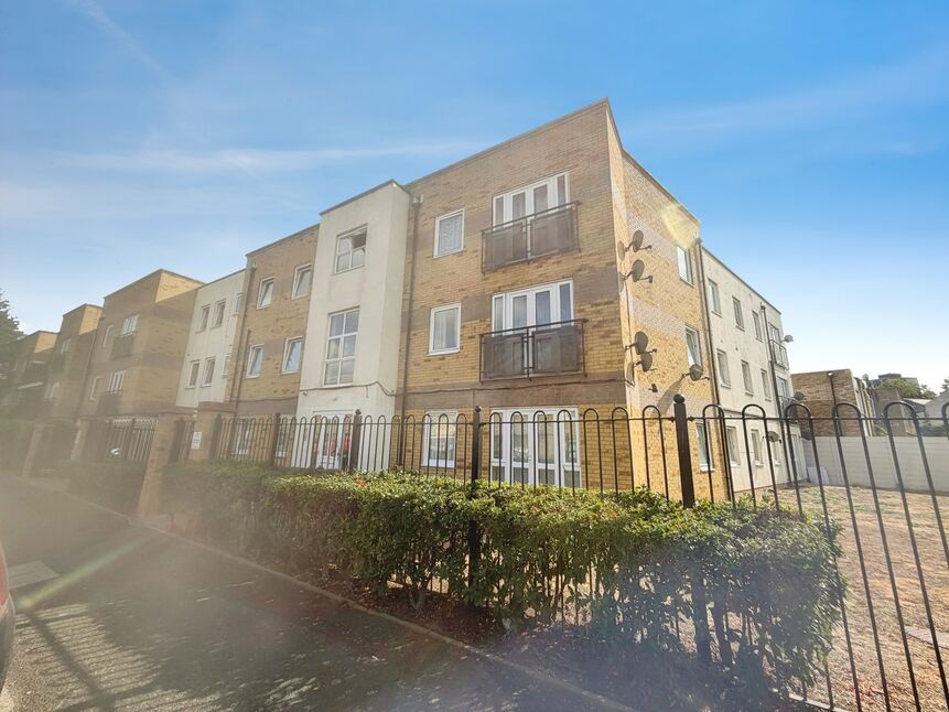Flat Luton Road in Greater London