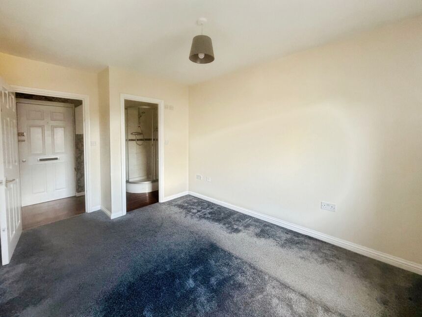 Flat Luton Road in Greater London
