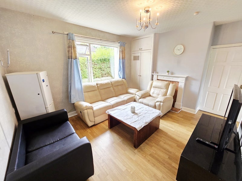 Room Lochend Avenue in City of Edinburgh