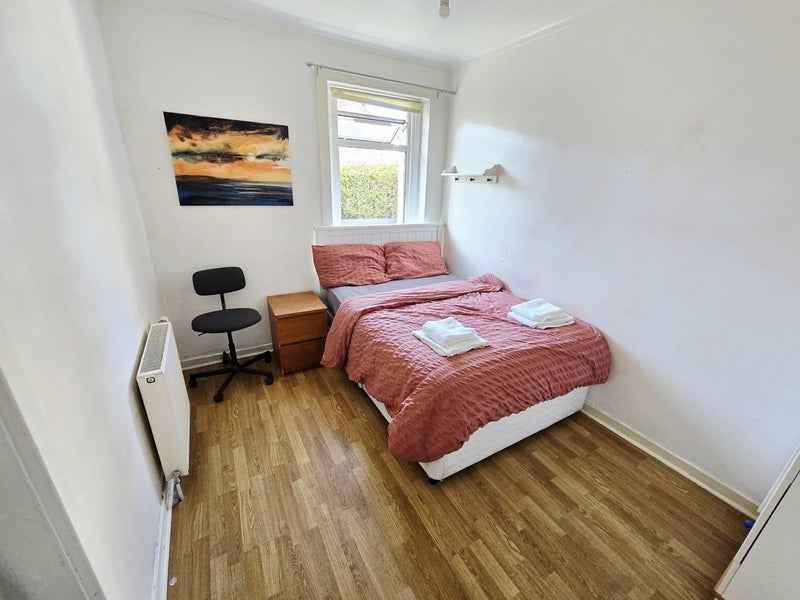 Room Lochend Avenue in City of Edinburgh