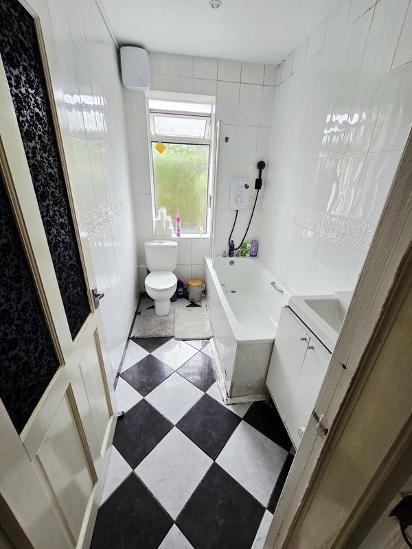 Room Lochend Avenue in City of Edinburgh