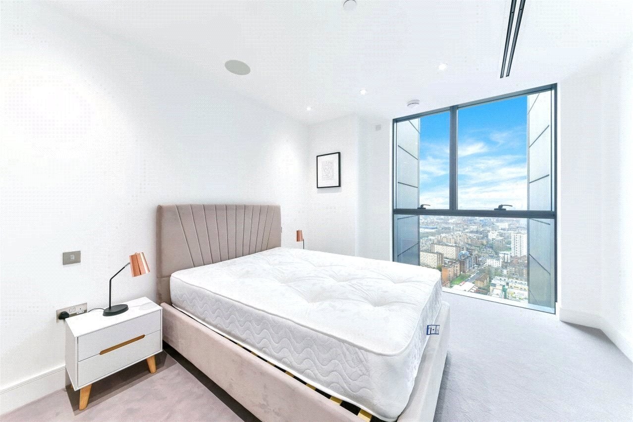 Flat Dingley Road in Greater London
