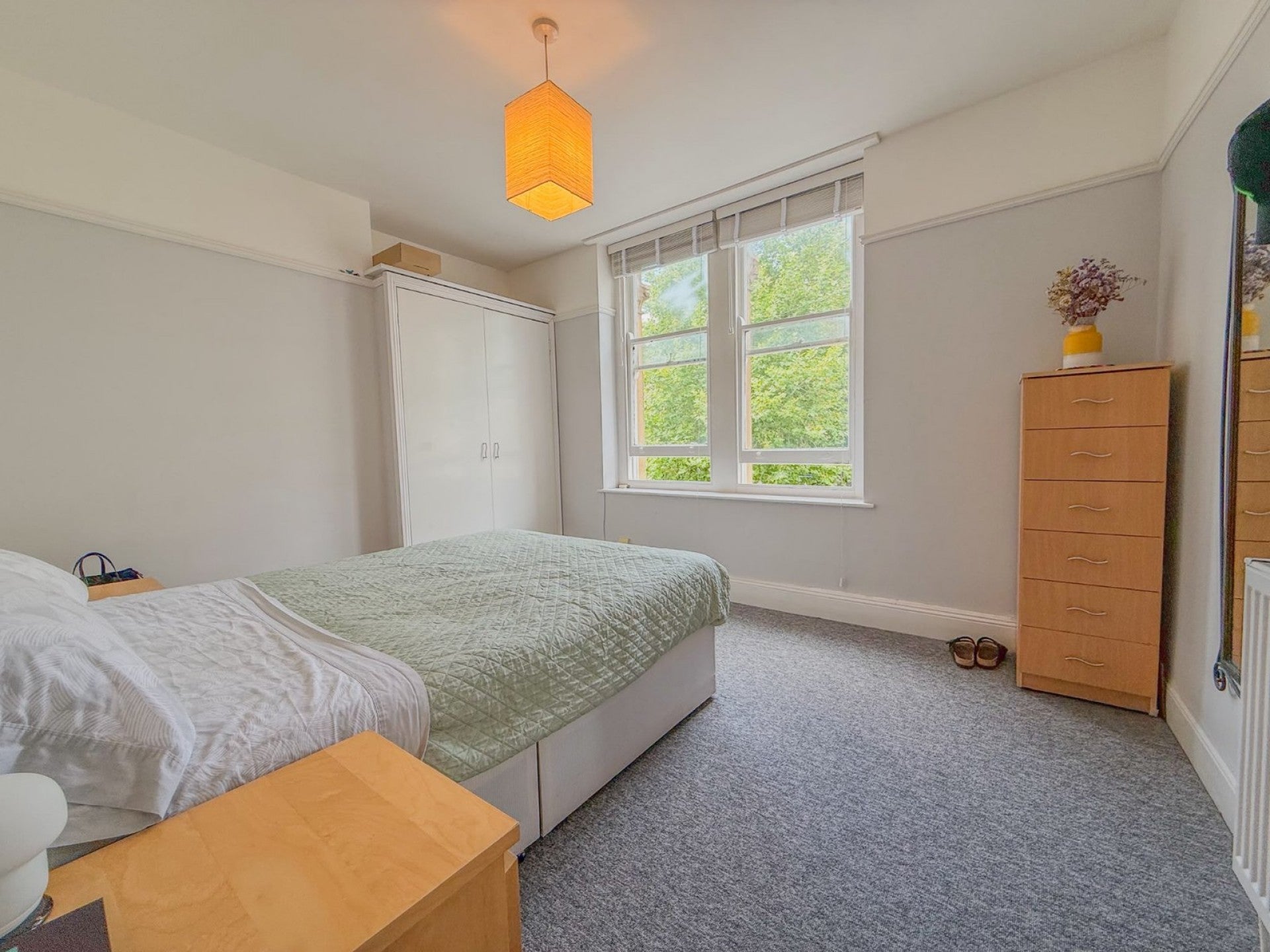 Flat Oakfield Place in Bristol