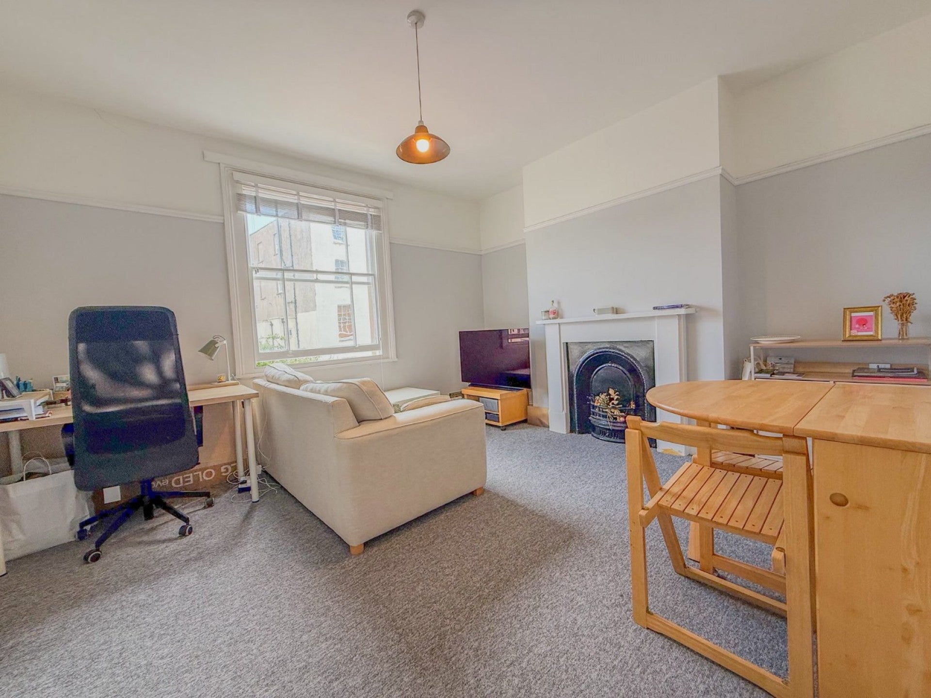 Flat Oakfield Place in Bristol