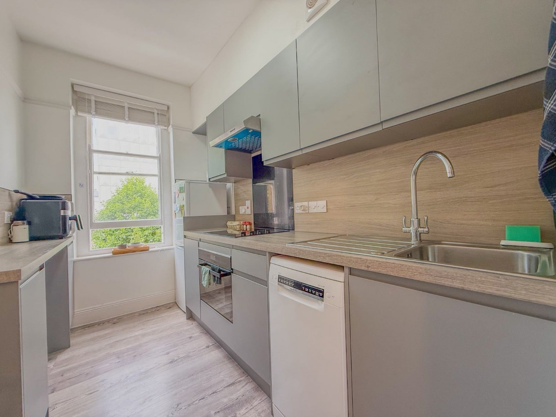 Flat Oakfield Place in Bristol
