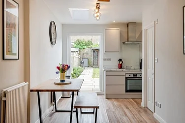Flat Marius Road in Greater London