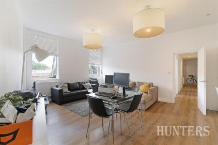 Flat Denmark Hill in Greater London