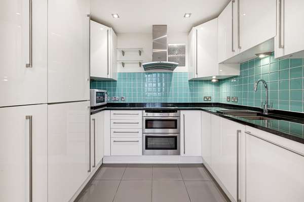 Flat Queen's Gate Terrace in Greater London