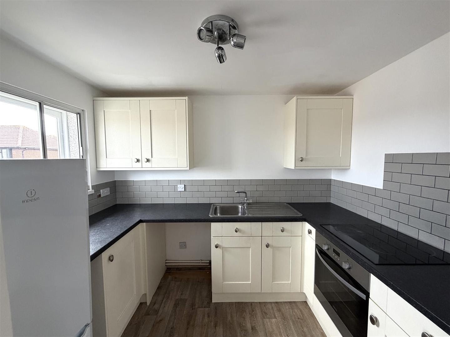 Flat Heston Road in Greater London