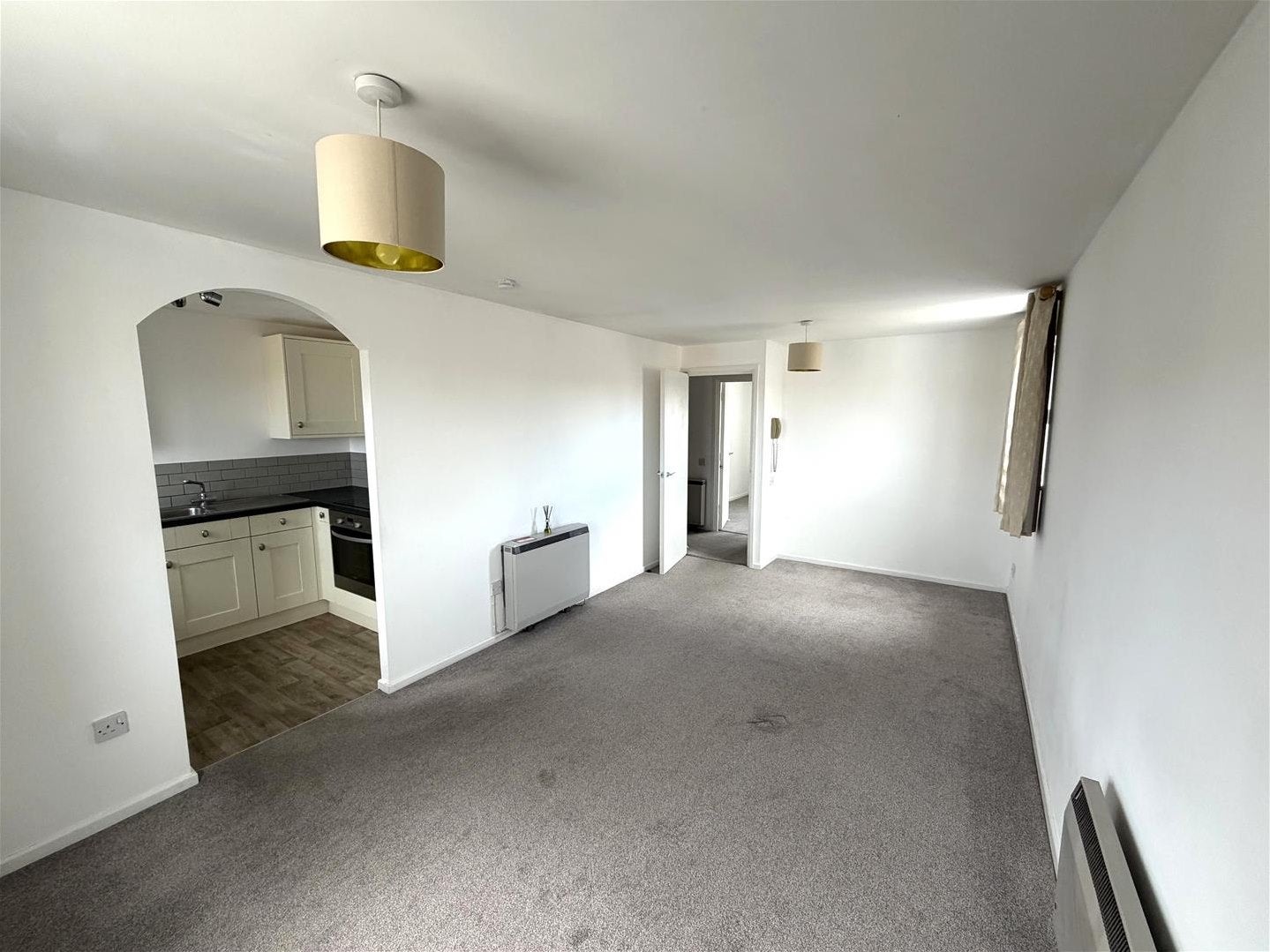 Flat Heston Road in Greater London