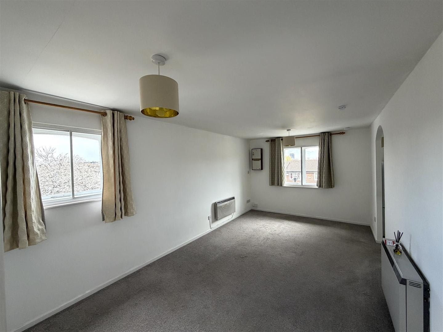 Flat Heston Road in Greater London