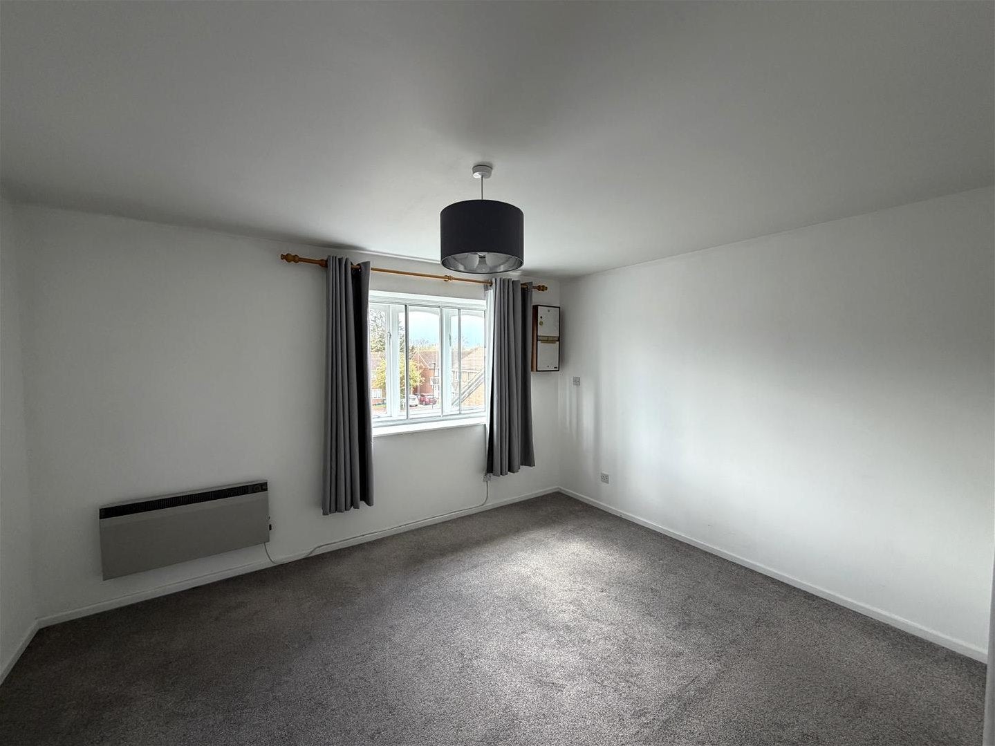 Flat Heston Road in Greater London