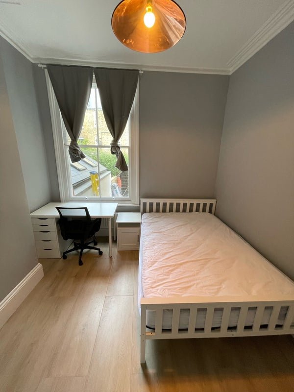 Room Iffley Road in Greater London