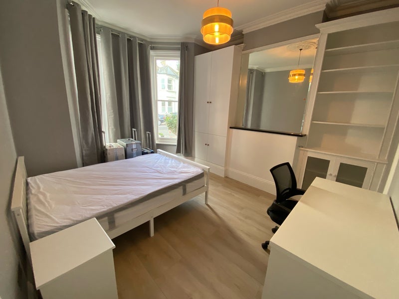 Room Iffley Road in Greater London
