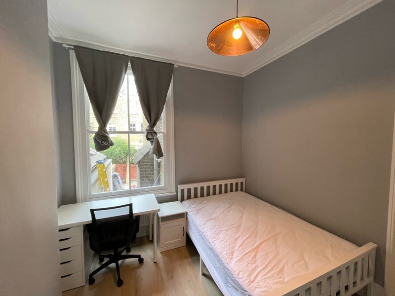 Room Iffley Road in Greater London