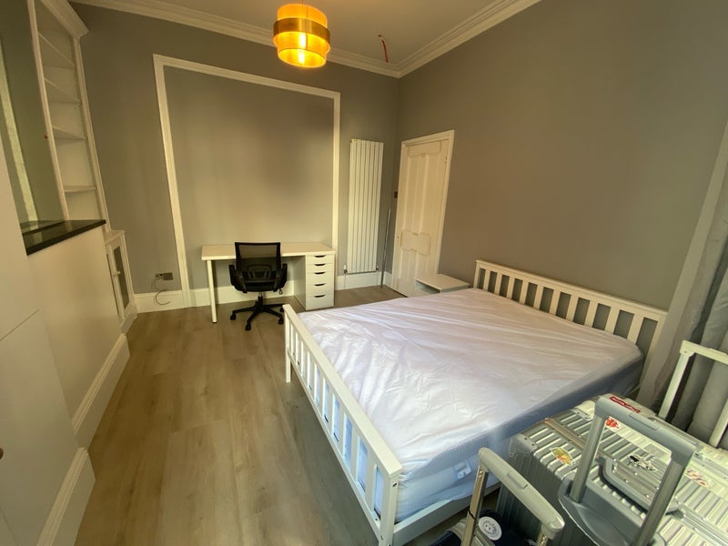 Room Iffley Road in Greater London