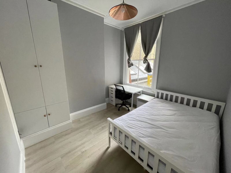 Room Iffley Road in Greater London
