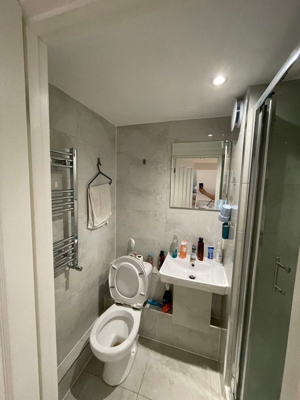 Room Iffley Road in Greater London