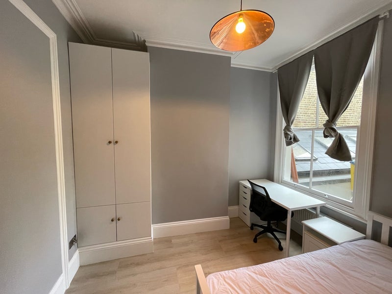 Room Iffley Road in Greater London