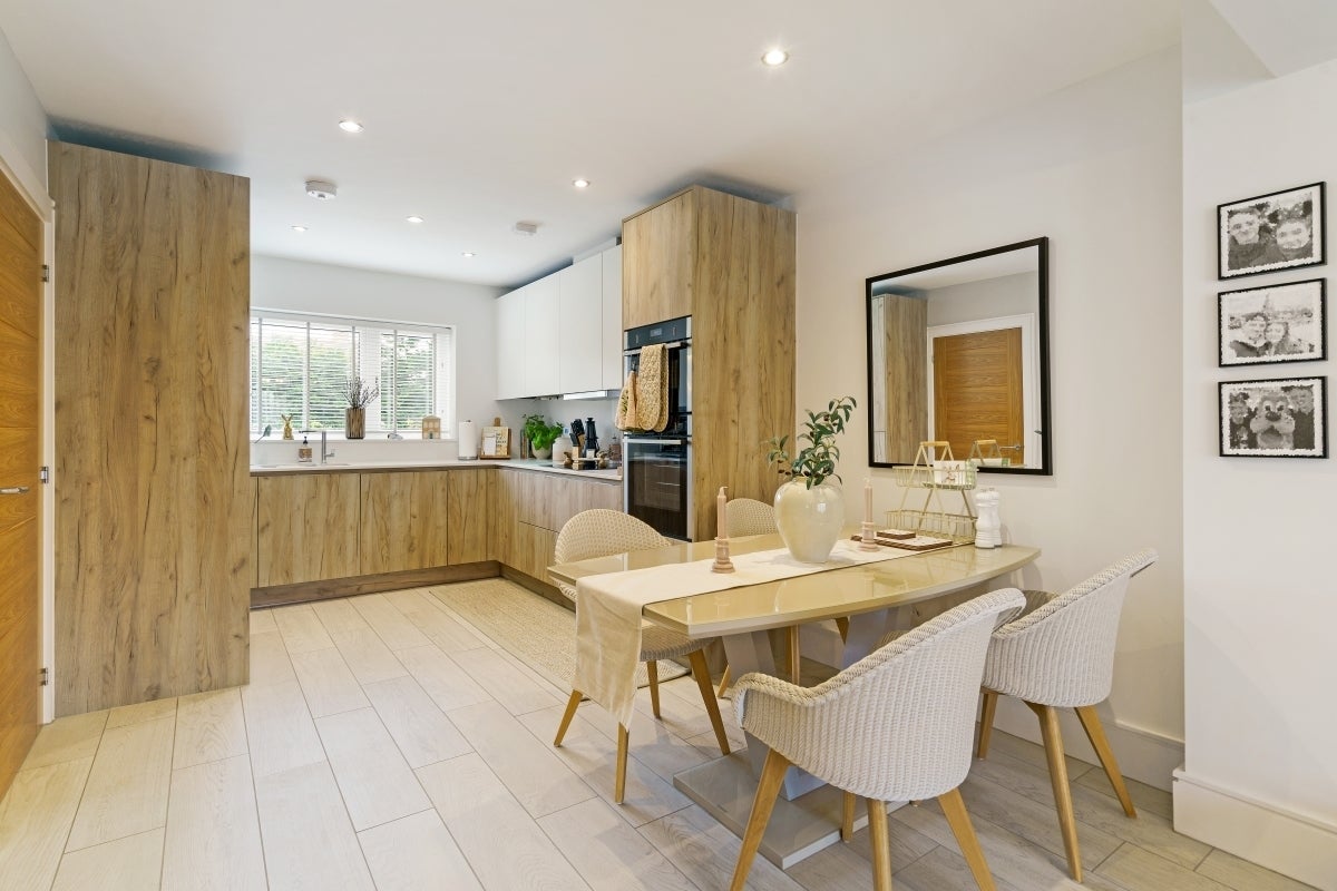 House Buzzard Close in Stratford-on-Avon
