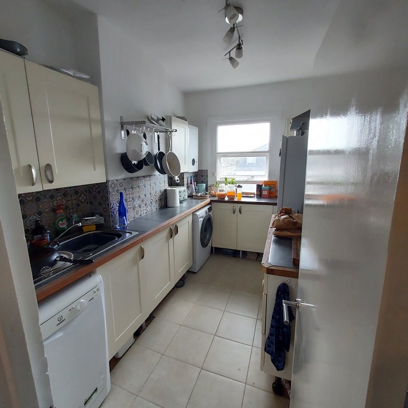 Flat Atherton Road in Greater London