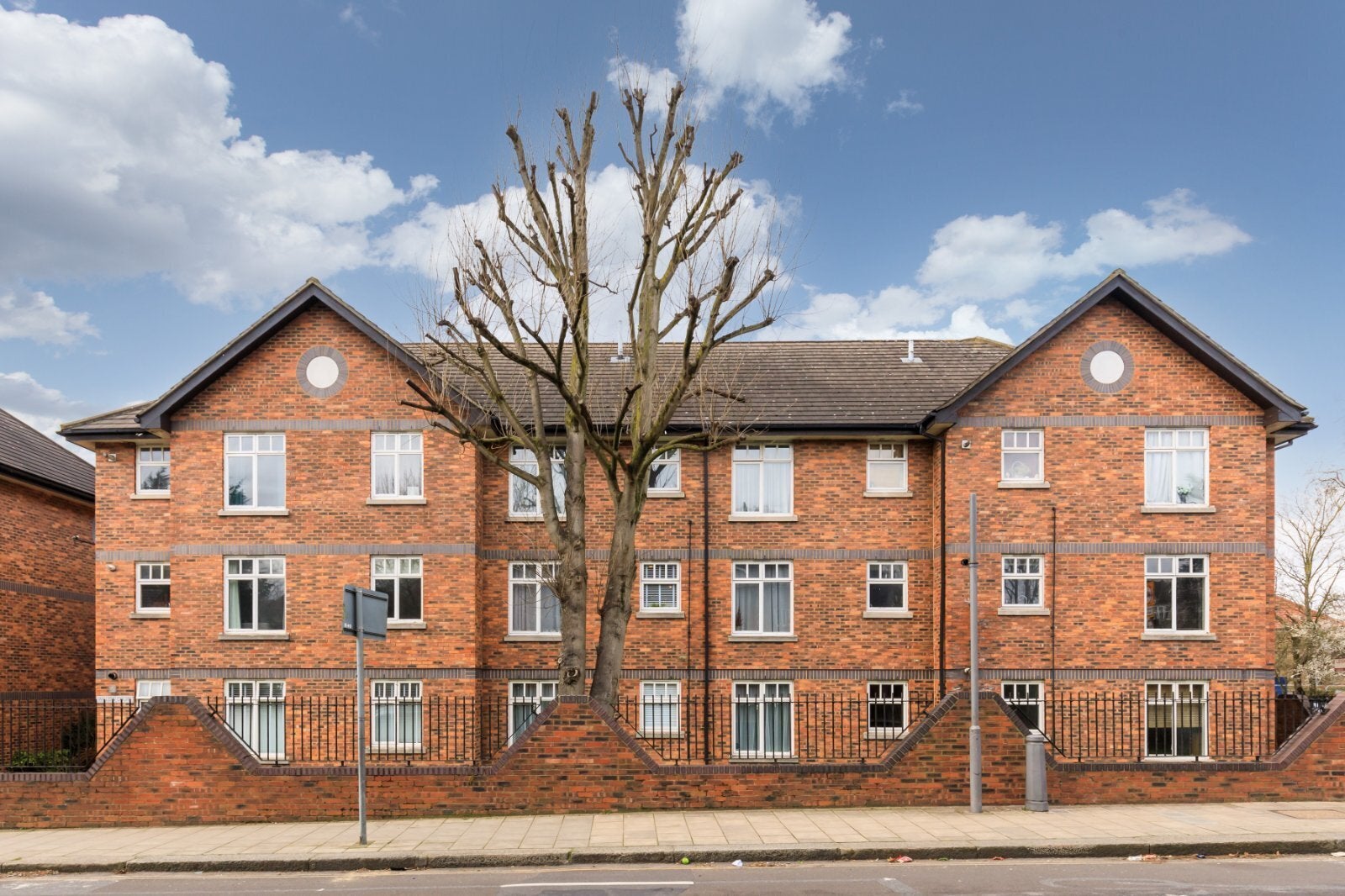 Flat Leithcote Path in Greater London